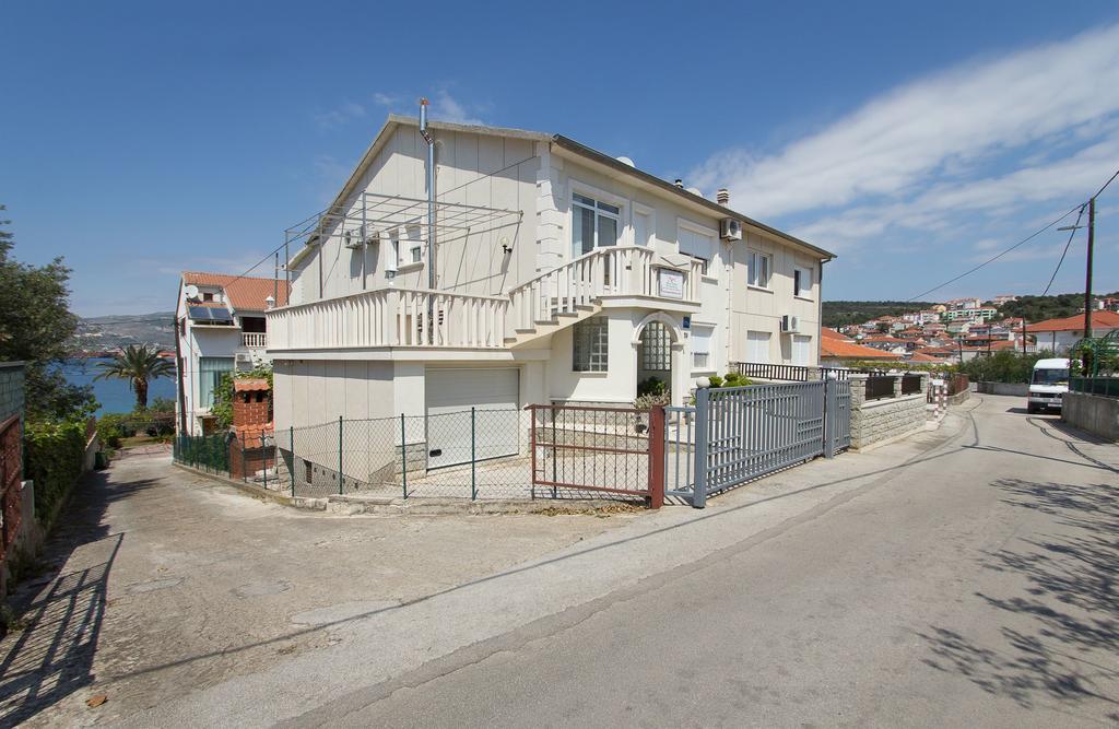 Apartments Mare Trogir Eksteriør bilde
