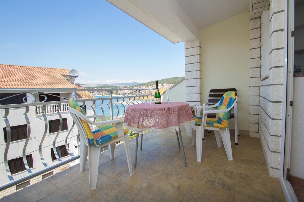 Apartments Mare Trogir Eksteriør bilde